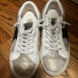 vintage havana sneakers. gold with black star